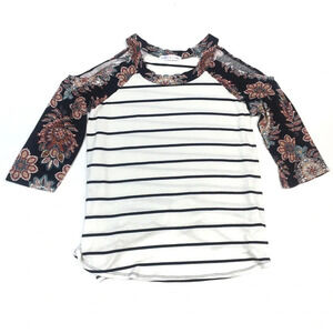 WS100 Chris & Carol Open shoulder Floral Top S